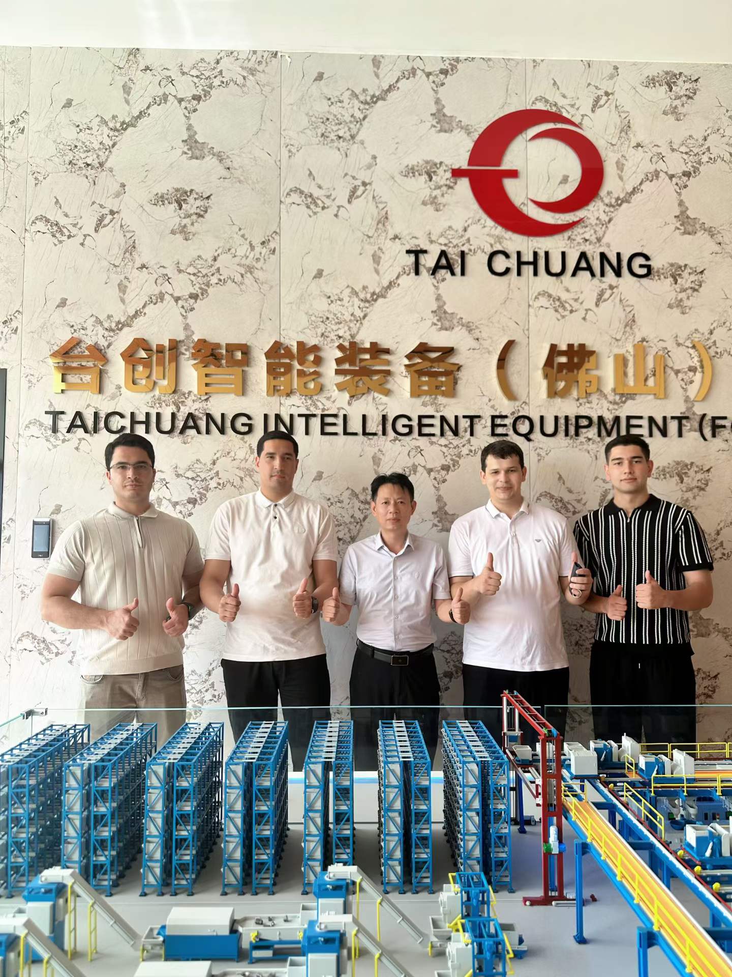 Klanten uit Turkmenistan ontdekken oplossingen voor het tappen van noten bij TAICHUANG